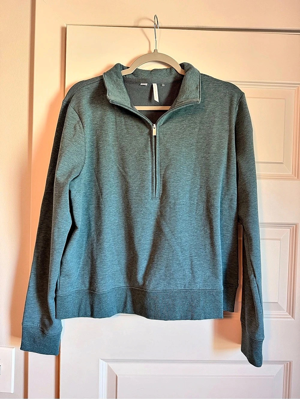 Never worn! TravisMathew Cloud Fleece Half Zip 2.0 Half Zip Pullover Blue/hunter